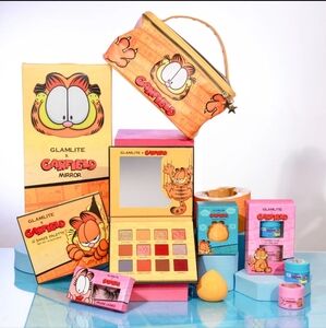 Glamlite x Garfield Makeup Set